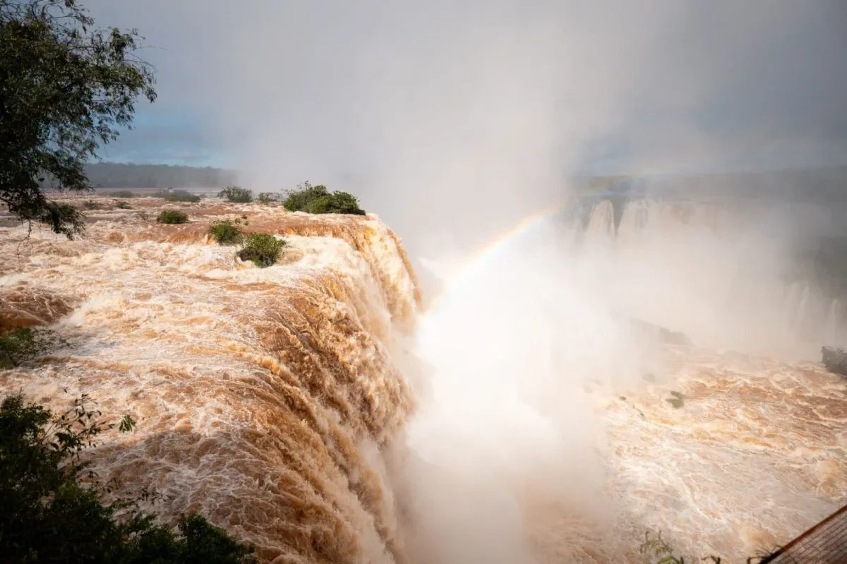 Las Cataratas del Iguazú superaron 11 veces su caudal histórico y alertan por la crecida del litoral